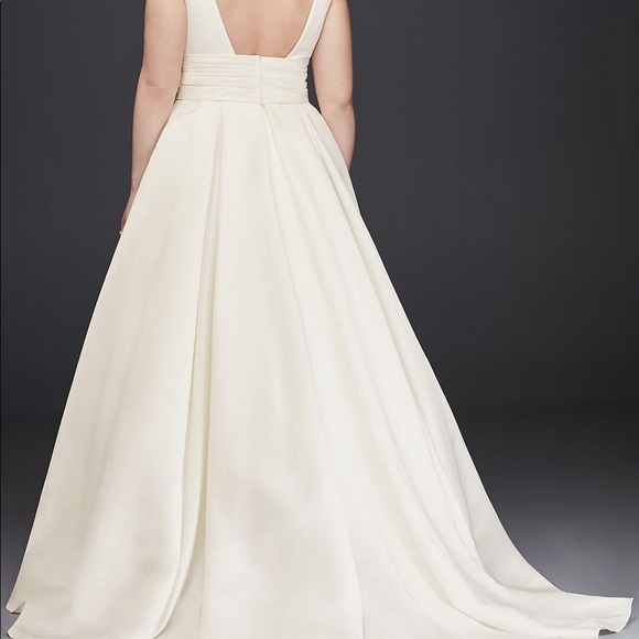 Satin ball gown - Picture 3 of 3